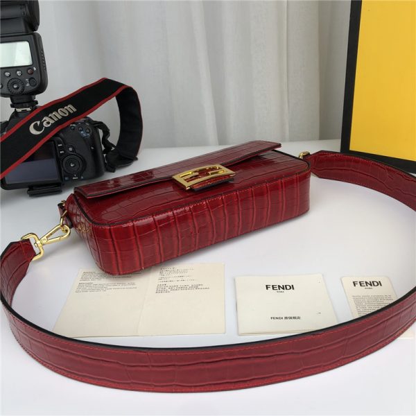 fendi crocodile baguette red - Image 3