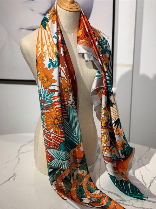 hermes ladies summer silk scarf - Image 5