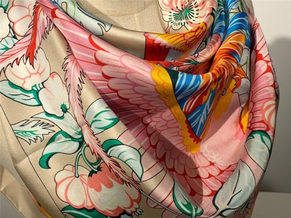 hermes ladies summer silk scarf Milk color - Image 3