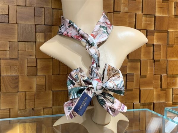 Voyage Extraordinaire silk scarf - Image 3