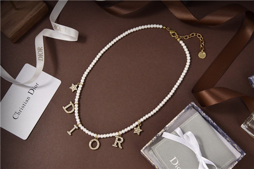dior letters pearl necklace